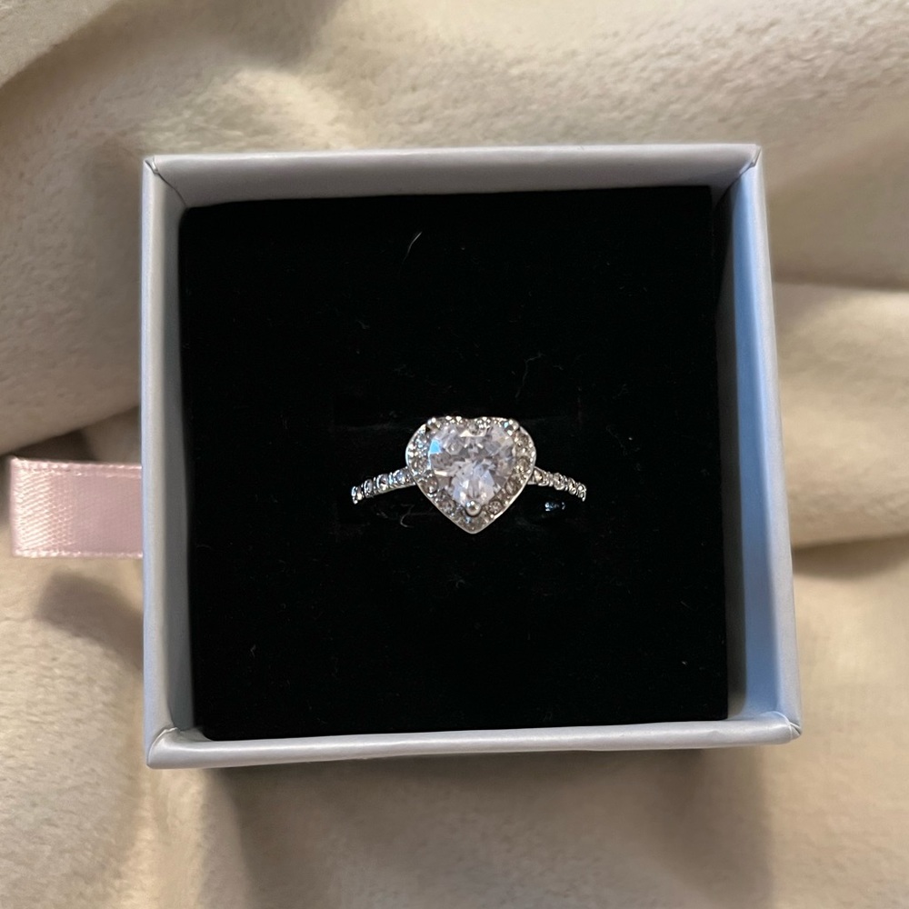 DAZZLING 18K WHITE GOLD PLATED HEART WHITE TOPAZ 2.5CT CZ ENGAGEMENT RING | 8